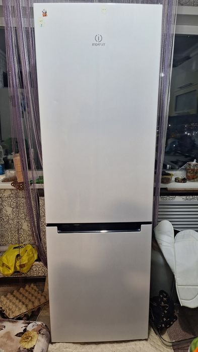 Холодильник indesit