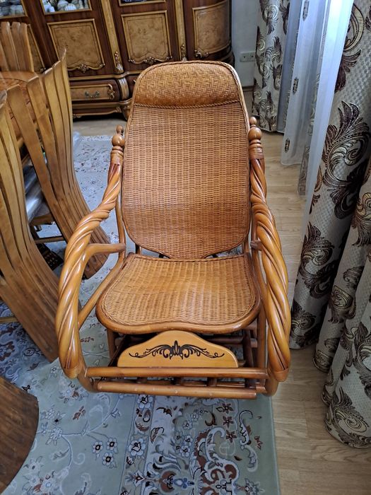 Продам кресло качалку