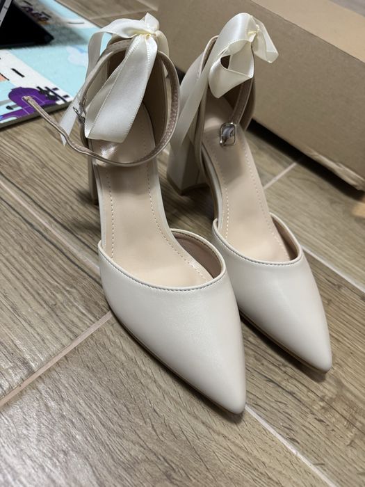 Pantofi cu toc, marimea 36