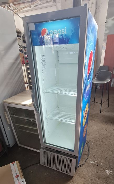 Vitrine verticale ca Noi / FRIGIDERE Albe / Echipament Horeca second /