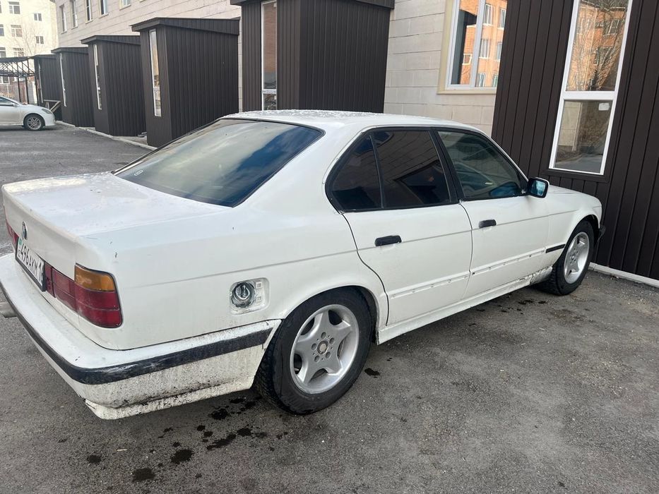 Продам машину бмв 5