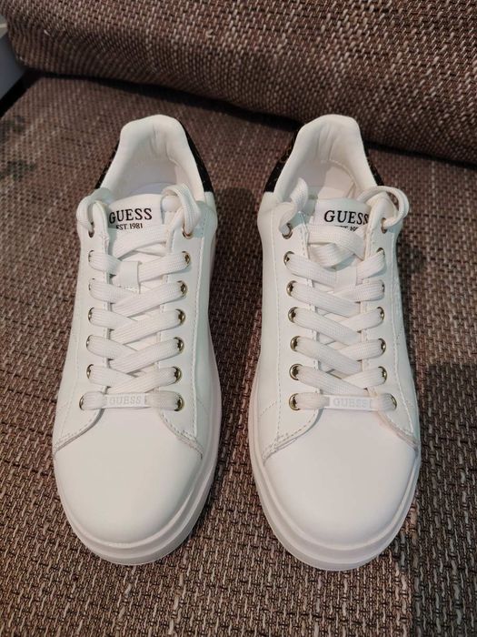 Обувки Guess Нови