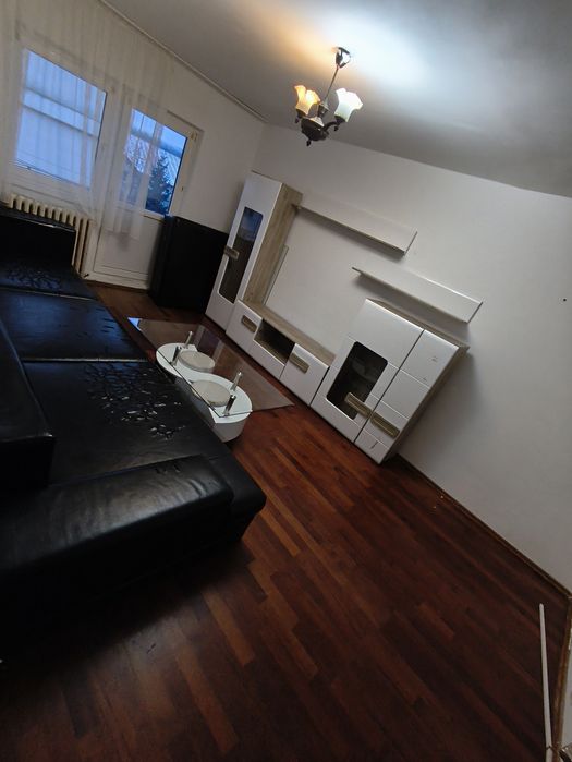 Proprietar Vând apartament decomandat  2 camere Valea aurie etaj 4