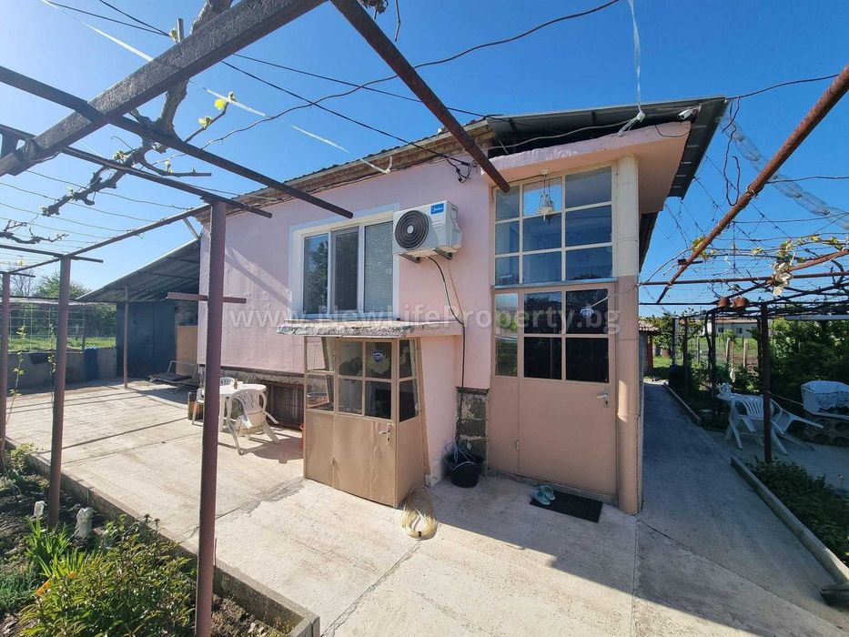 Едноетажна къща с мазе в с. Винарско, обл. Бургас