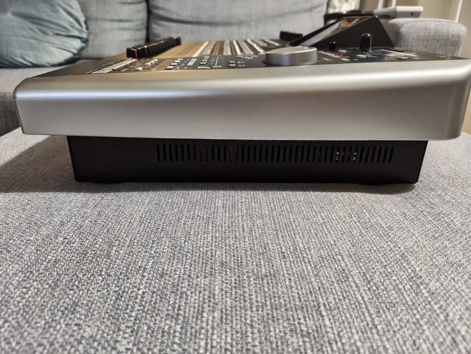 Студиен рекордер Tascam 2488neo + студиен микрофон Presonus M7