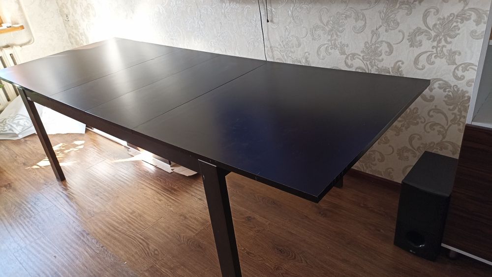 Продам стол. Большой.