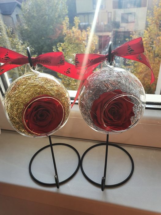 Glob criogenat cu trandafir si suport Craciun