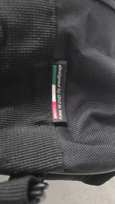 Set genți Givi prindere magnetica pentru moto tank bag