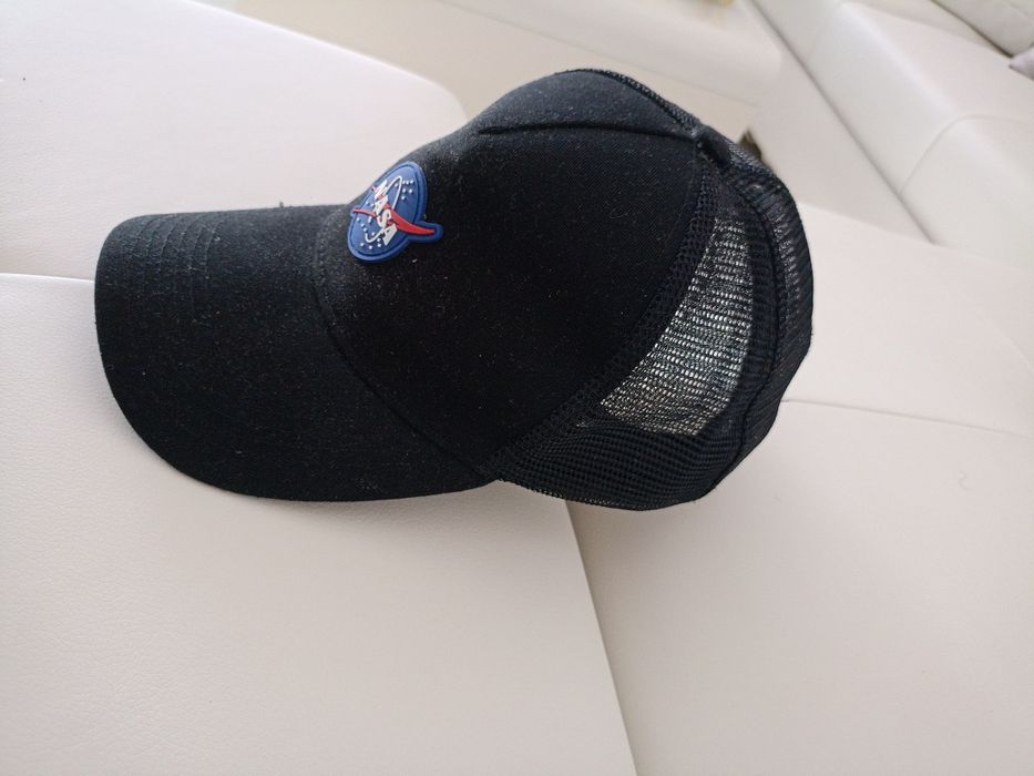 Vând șapcă sport, fashion,nașa, noua, produs de calitate.