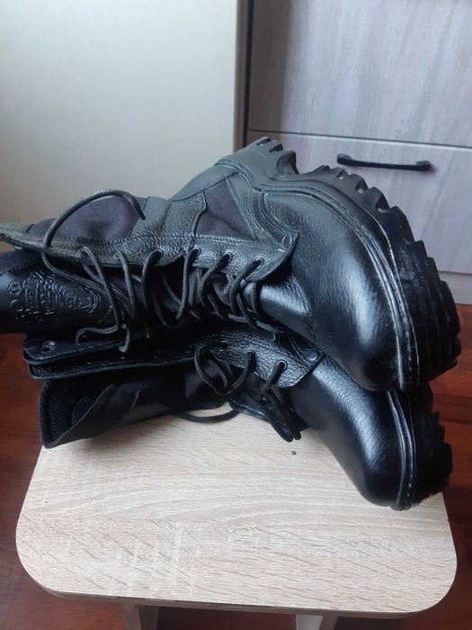 Ботинки с высокими берцами