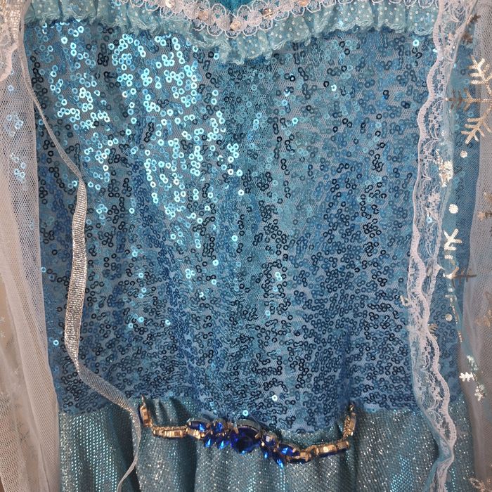 Платье для утренников  для девочек на 8-9-10 лет