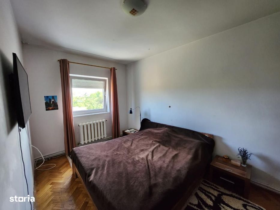 De vanzare Apartament 4 camere, zona Caroline.