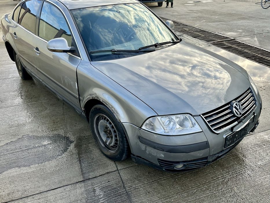 Vand Passat B5 ușor avariat