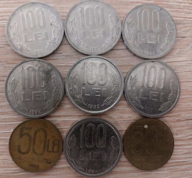 Vând monede pentru colecționari.