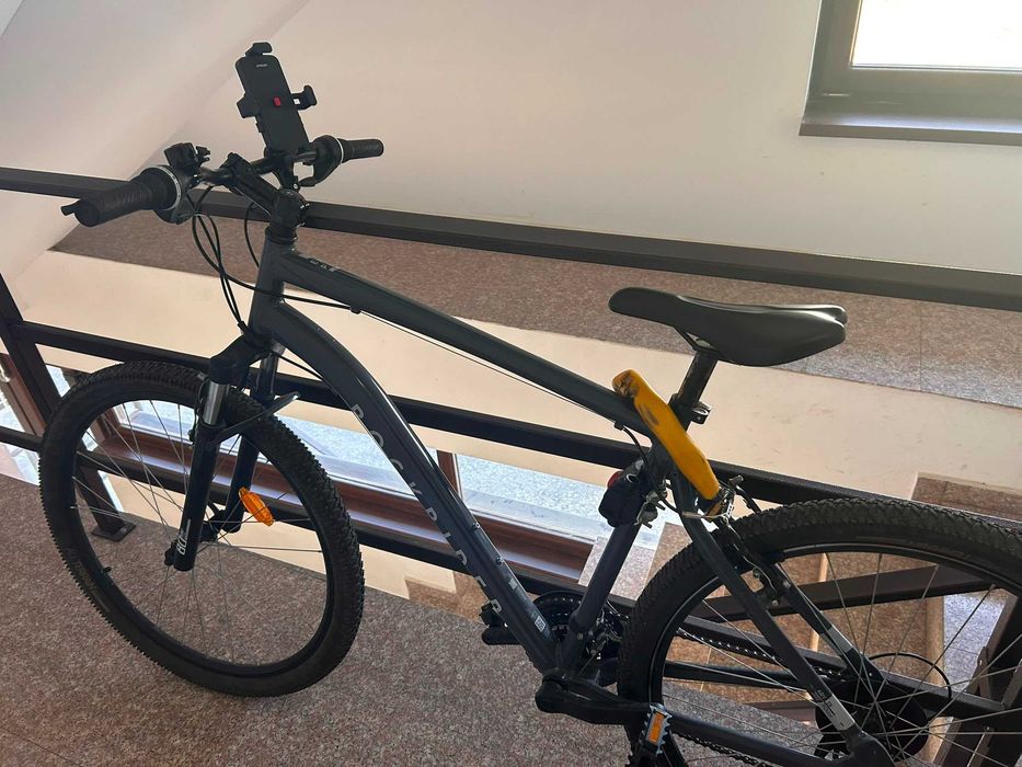 Vând Rockrider EXPL 50, mărimea L, roți 29”. Folosită doar 3 luni, stare impecabilă, fără zgârieturi sau defecte. Preț negociabil.