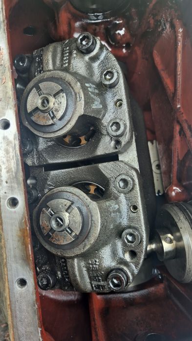 Pompa excavator crepator lemne linde