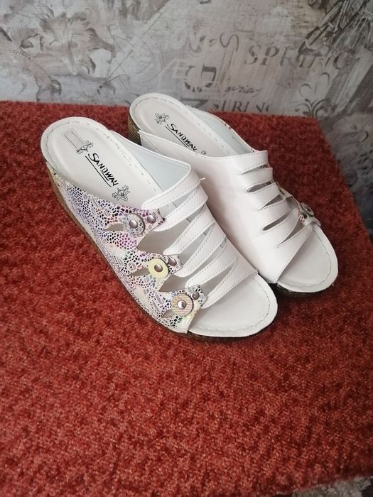 Продам босоножки.