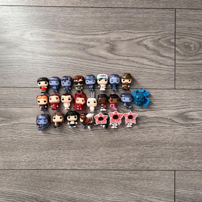 Colectie completa Stranger Things Kinder Joy