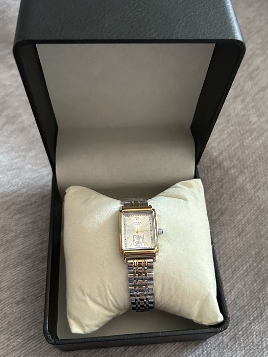 Часы, Женские очень хорошим состояние