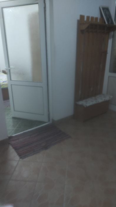 Închiriez cameră la curte intrare separat!