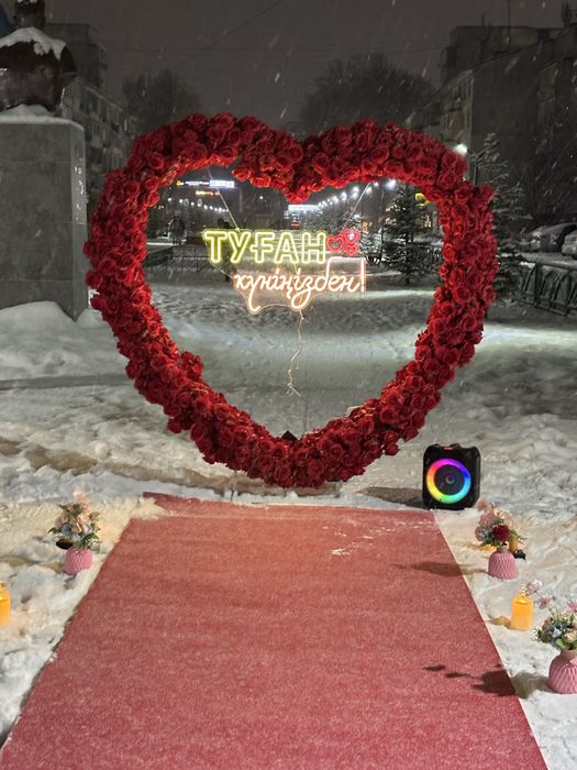 Продам красный сердца , цветы , аппарат холодный фонтан 6 штук