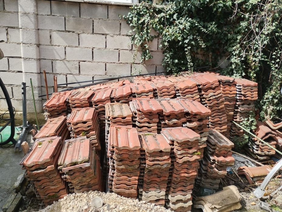 Продавам около 700 броя керемиди цена 0.20 за брой