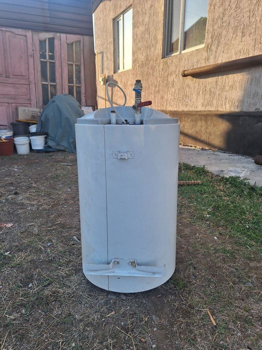 Бойлер. Ariston .