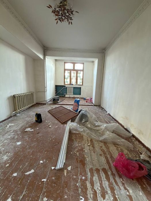 Сотилади 2 хона 1 етаж Кора Сарой 2 раддом