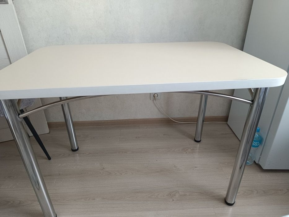 Продам стол в идеальном состоянии