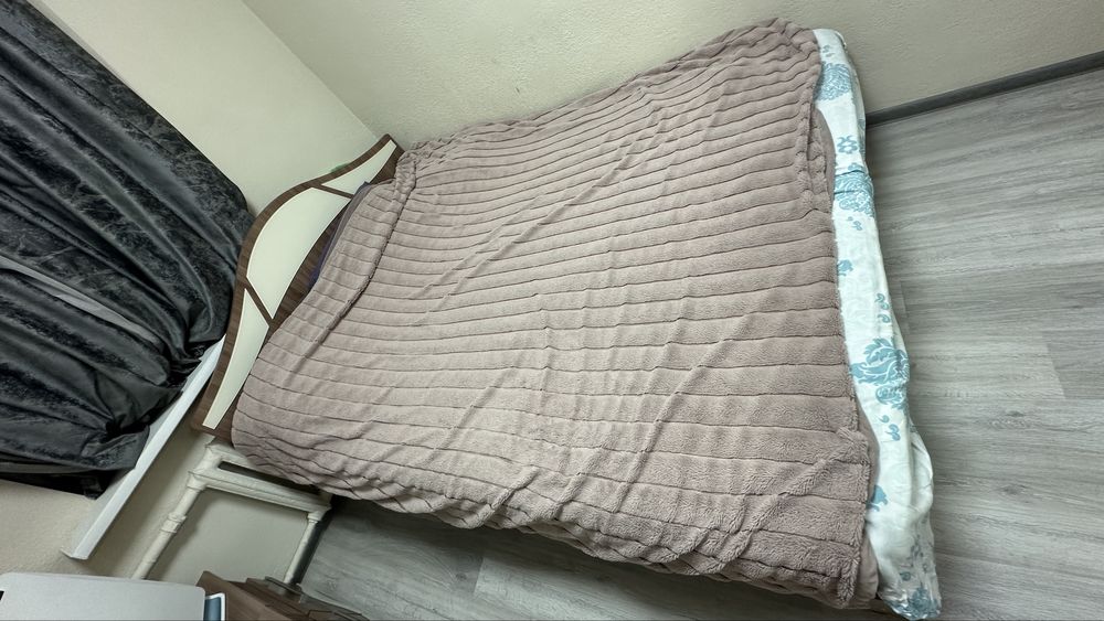 Продам спальный гарнитур