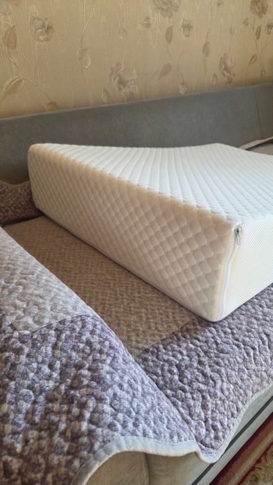 Подушка клиновидная