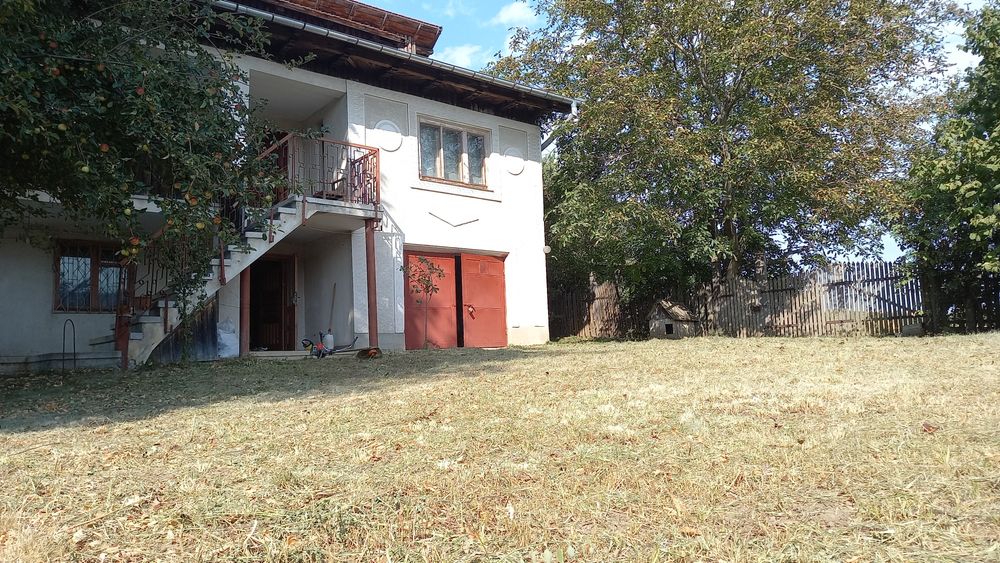 Casă de vânzare în Dolheștii Mari ,2400mp de  teren. ,