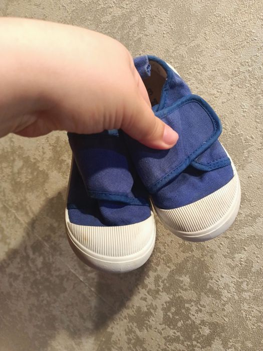 Продам детскую обувь