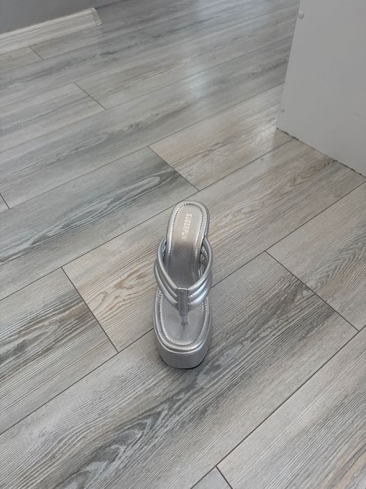 Чехли на висока платформа