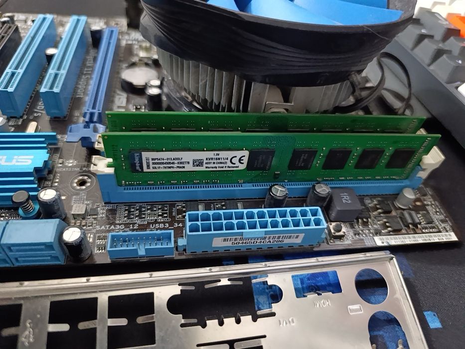 ASUS B75+Core i5 +Kingston 8Gb