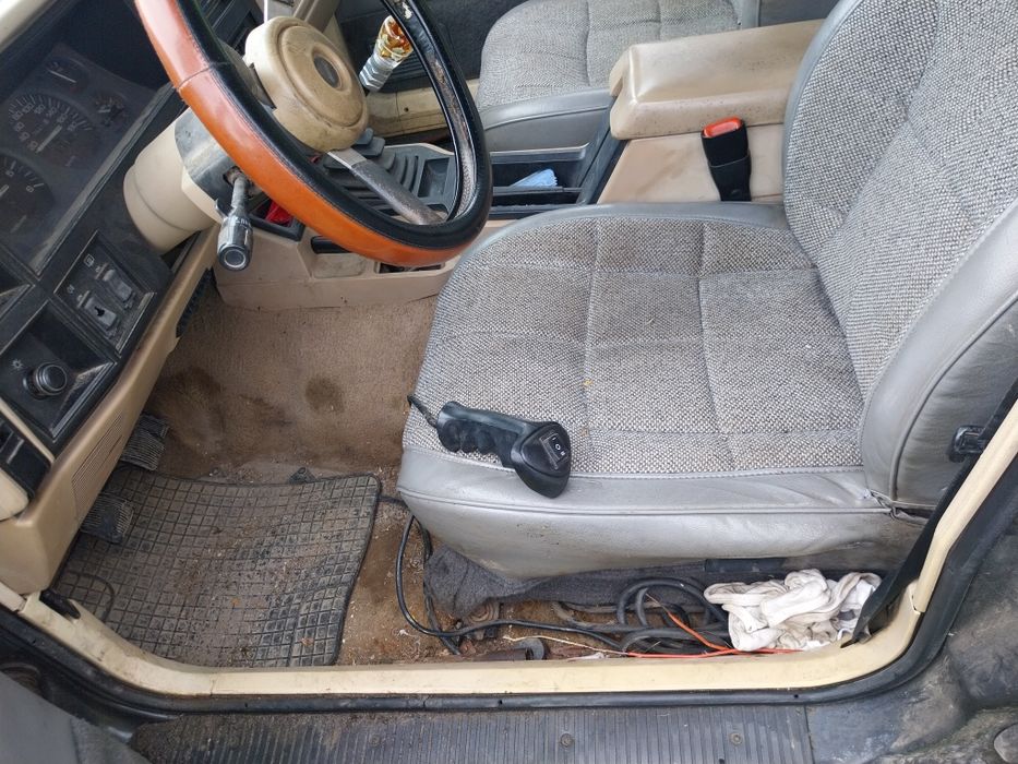 Vând jeep cheroke xj motor 2.1