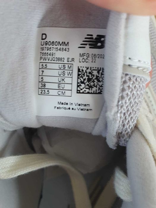 New Balance 9060 - marimea 38 - Noi