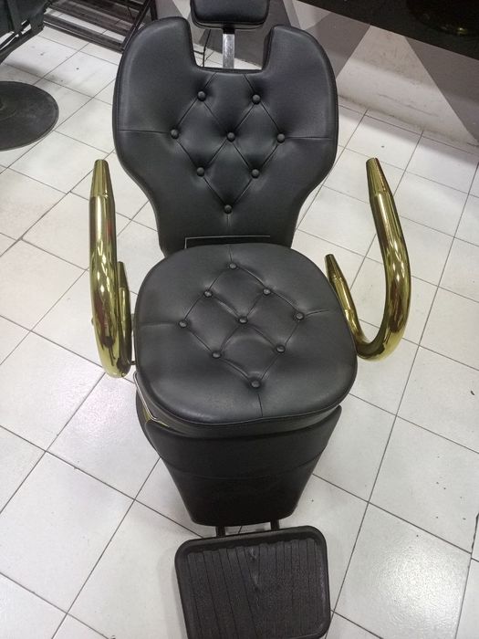 Продается парикмахерский кресло