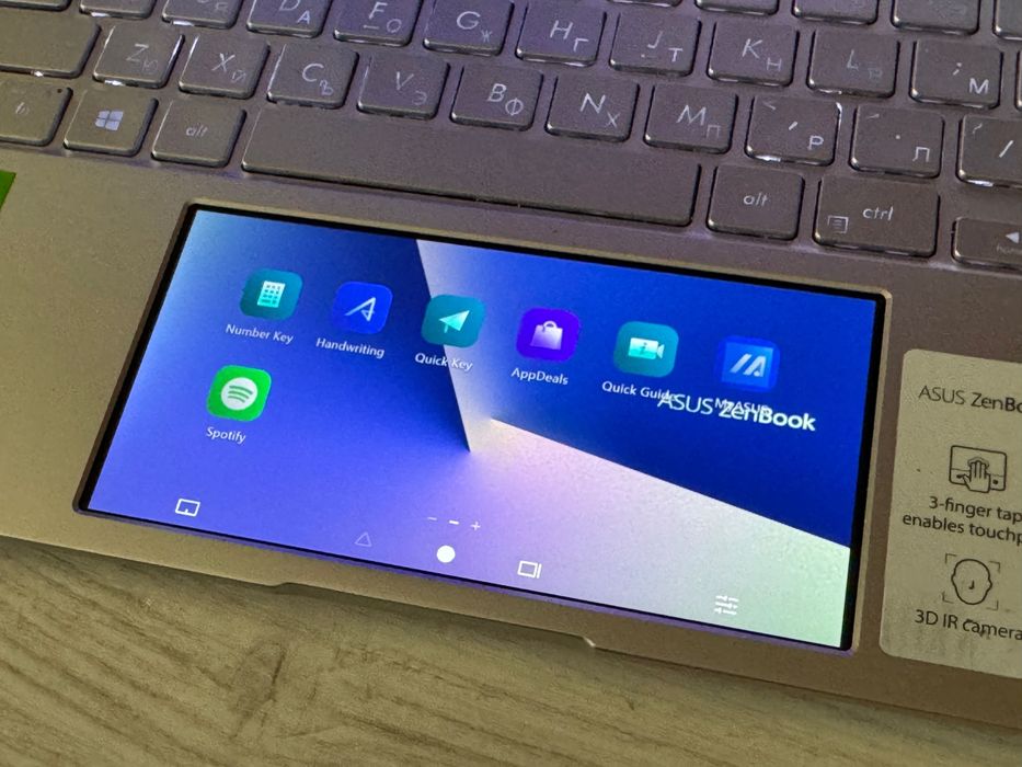 14.0 IPS /i5 10210U /MX250 /8GB /512GB /ScreenPad /ASUS ZenBook