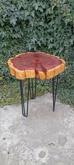 Кофейный столик из дерева