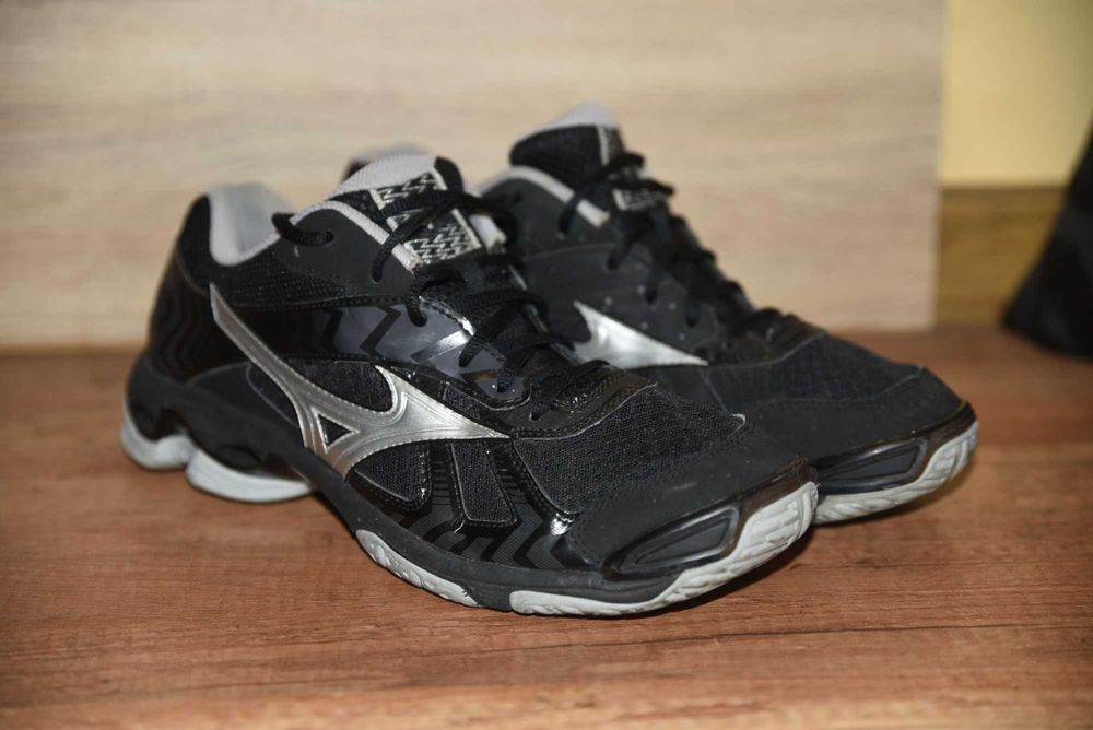 Mizuno оригинални маратонки номер 45, но са уголемени