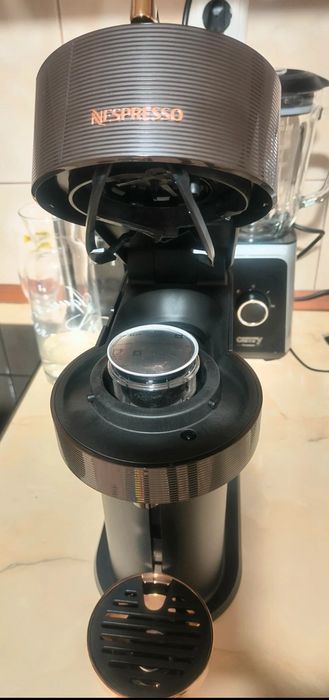Aparat cafea Nespresso Vertuo