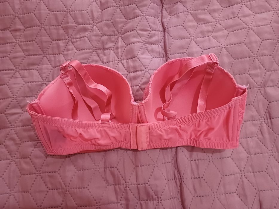 Vand sutien roz 80D H&M in stare impecabilă