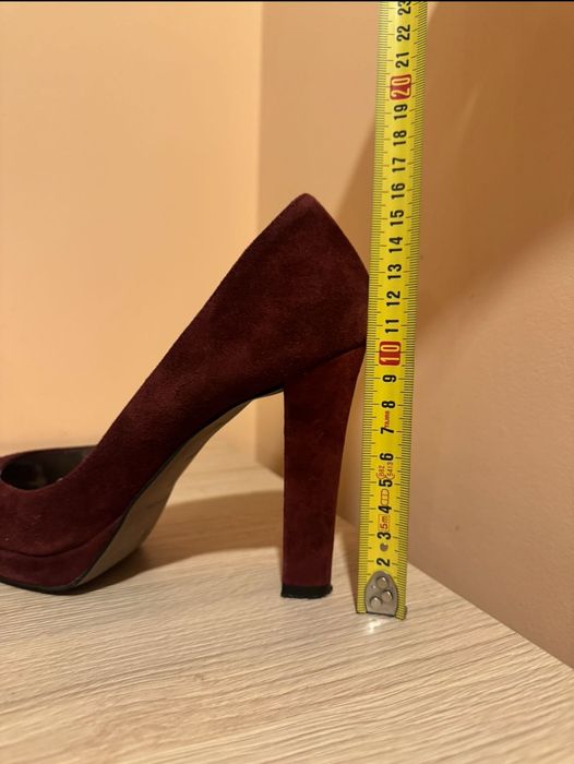 Дамски обувки на висок ток от естествен велур