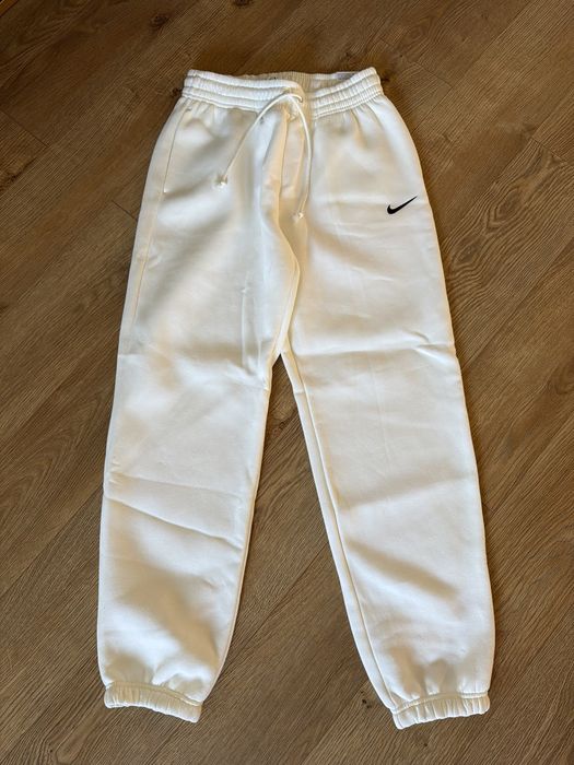 Pantaloni Nike masura S noi