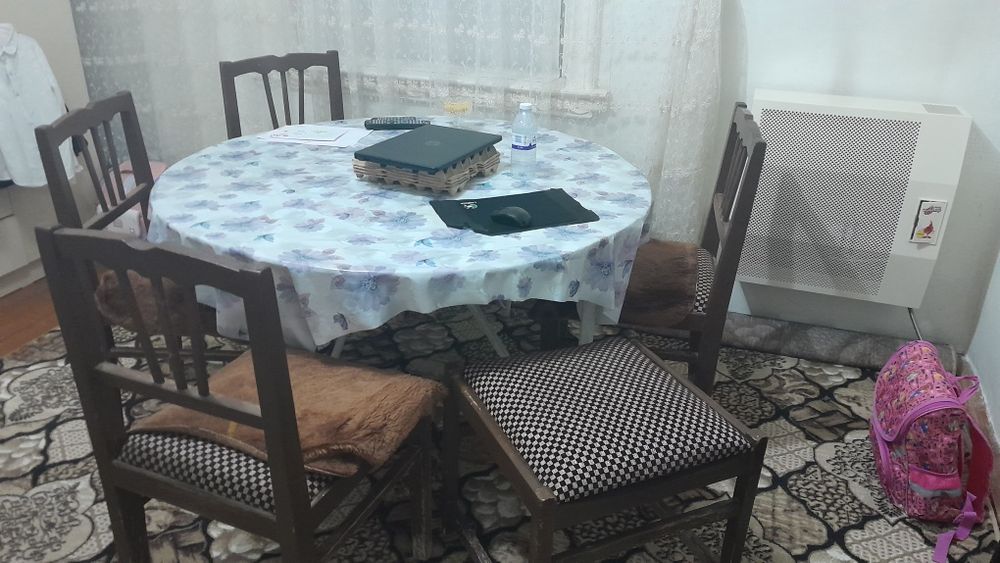 6стул стол подаются