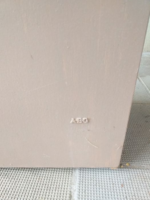 Хладилник AEG Junior, не работи. Може да се използва за шкаф.