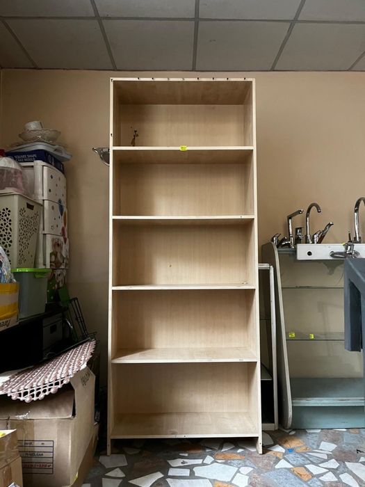 Продам витрины и офисную мебель