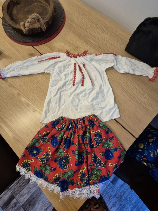 Costum popular pentru fetite