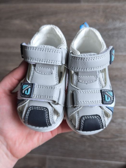 Новые босоножки 19 размера